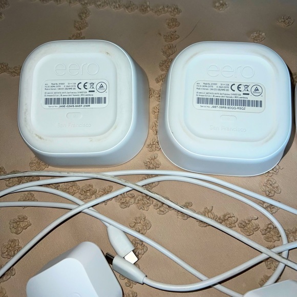 LIKE NEW‼️Amazon eero Mesh WiFi Router/Extender (covers ≤1,500 sq ft w/one eero) - Picture 8 of 9